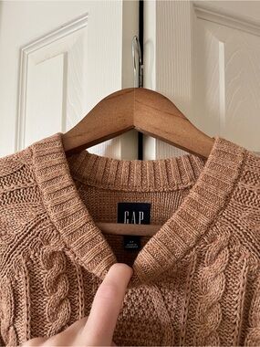 GAP Cable-Knit Crewneck Sweater